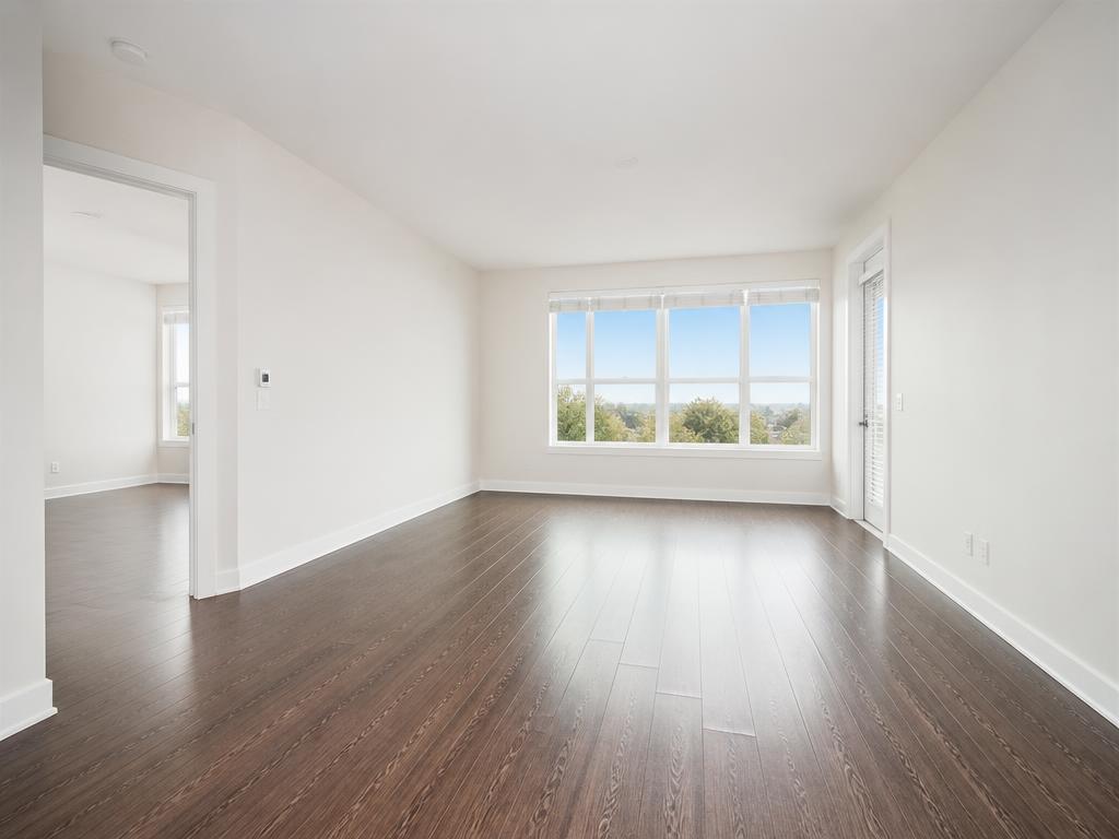 Empty apartment room cleaned top to bottom for move-out day